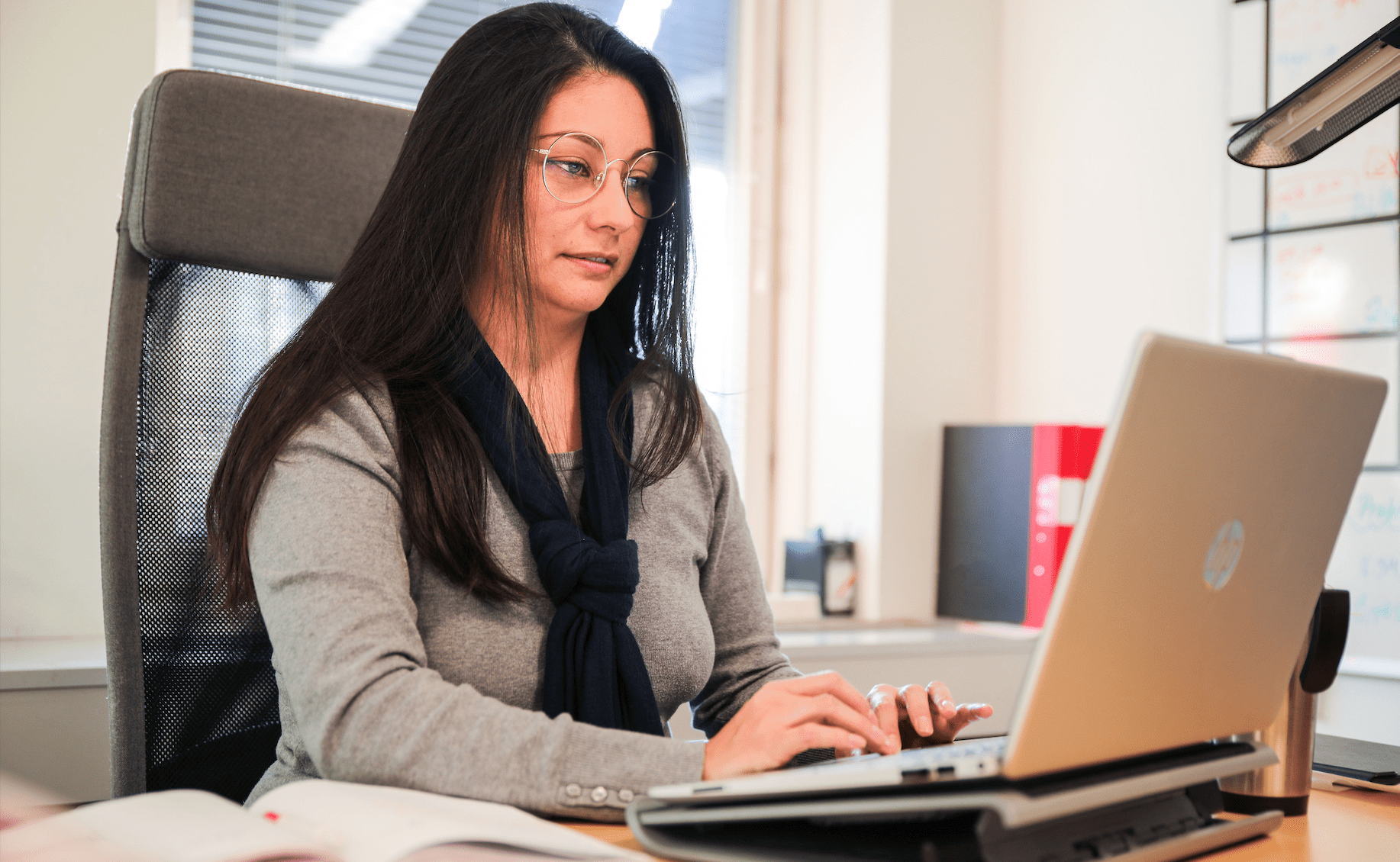 Arbtetar vid skrivbord Arbtetar vid skrivbord
